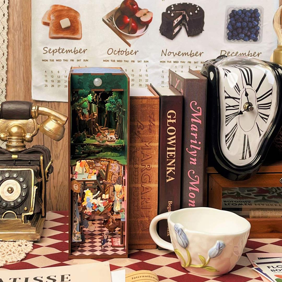 Alice in Wonderland Wooden Puzzle Book Nook Kit - Image 12
