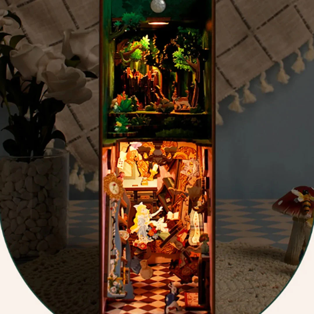 Alice in Wonderland Wooden Puzzle Book Nook Kit - Image 8