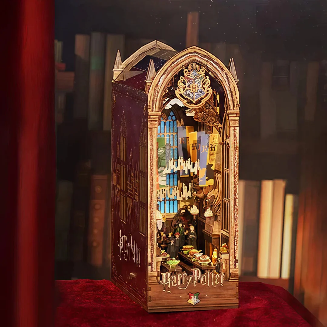 Hogwarts Auditorium – DIY Book Nook Shelf Insert - Image 4